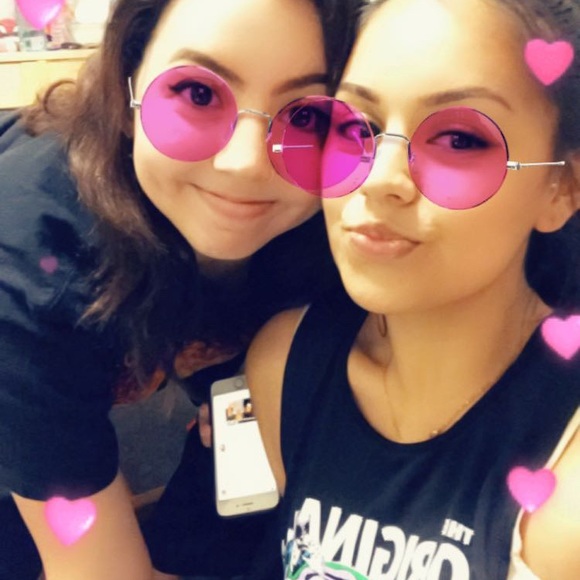 Meet your Posher, Cynthia - Picture 2 of 3